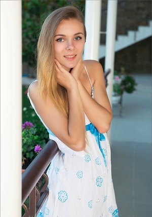 MPL Studios invite you to explore a free pictures with Karissa unveiling amazing form